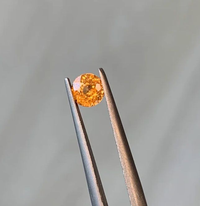 Neon spessartite garnet 0.725 ct