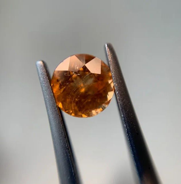 Neon spessartite garnet 0.725 ct