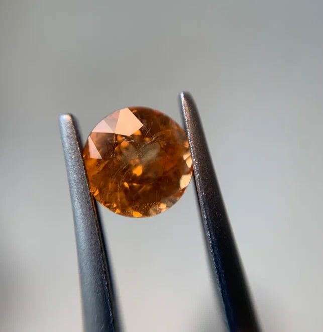 Neon spessartite garnet 0.725 ct