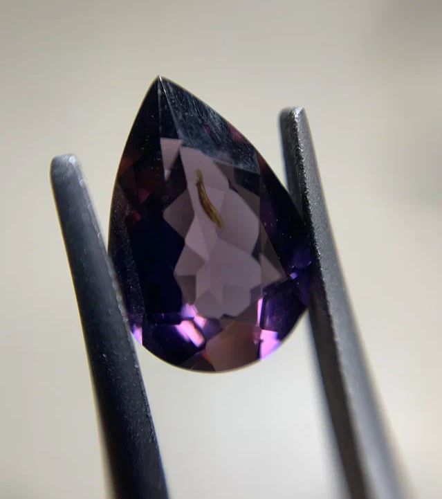 Violet burmese spinel 1.565 ct
