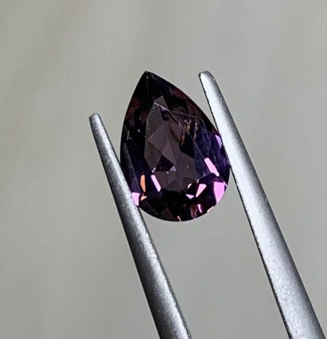 Violet burmese spinel 1.565 ct