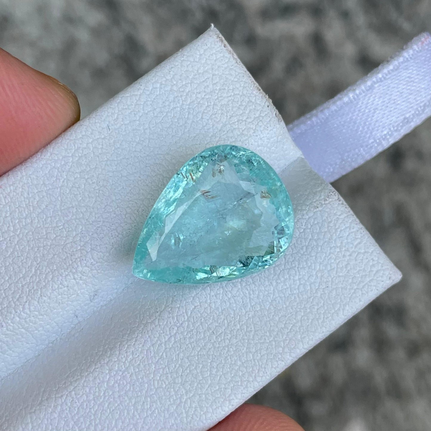 Certified Faceted Paraiba tourmaline, 10.71 ct