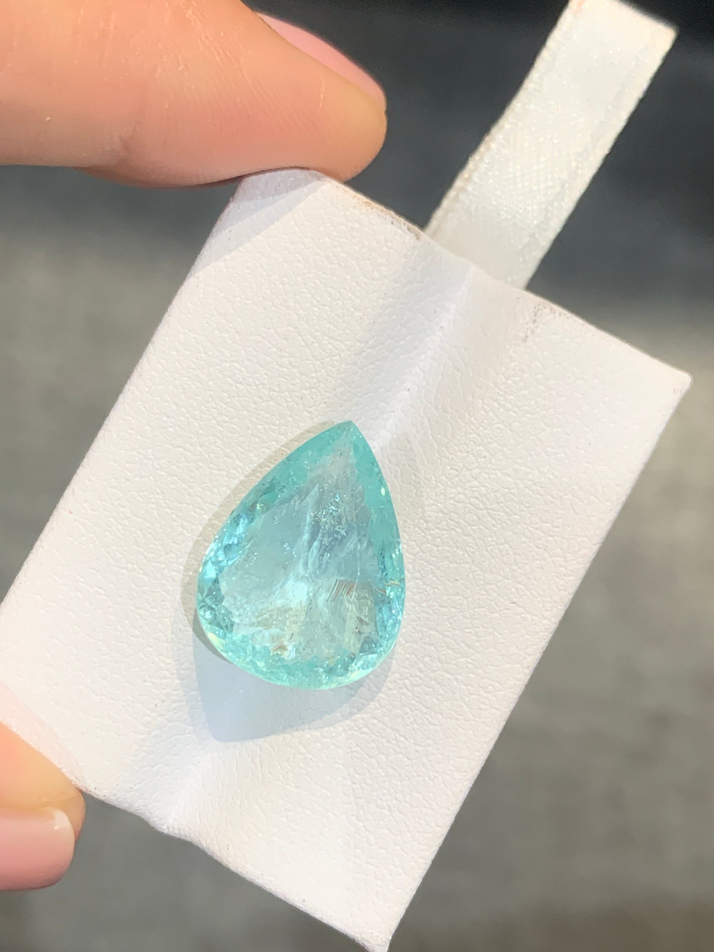 Certified Faceted Paraiba tourmaline, 10.71 ct