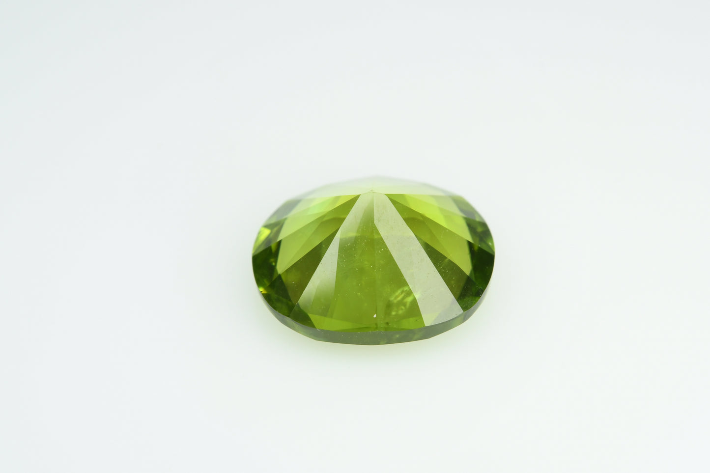 Oval faceted peridote 4.64 ct