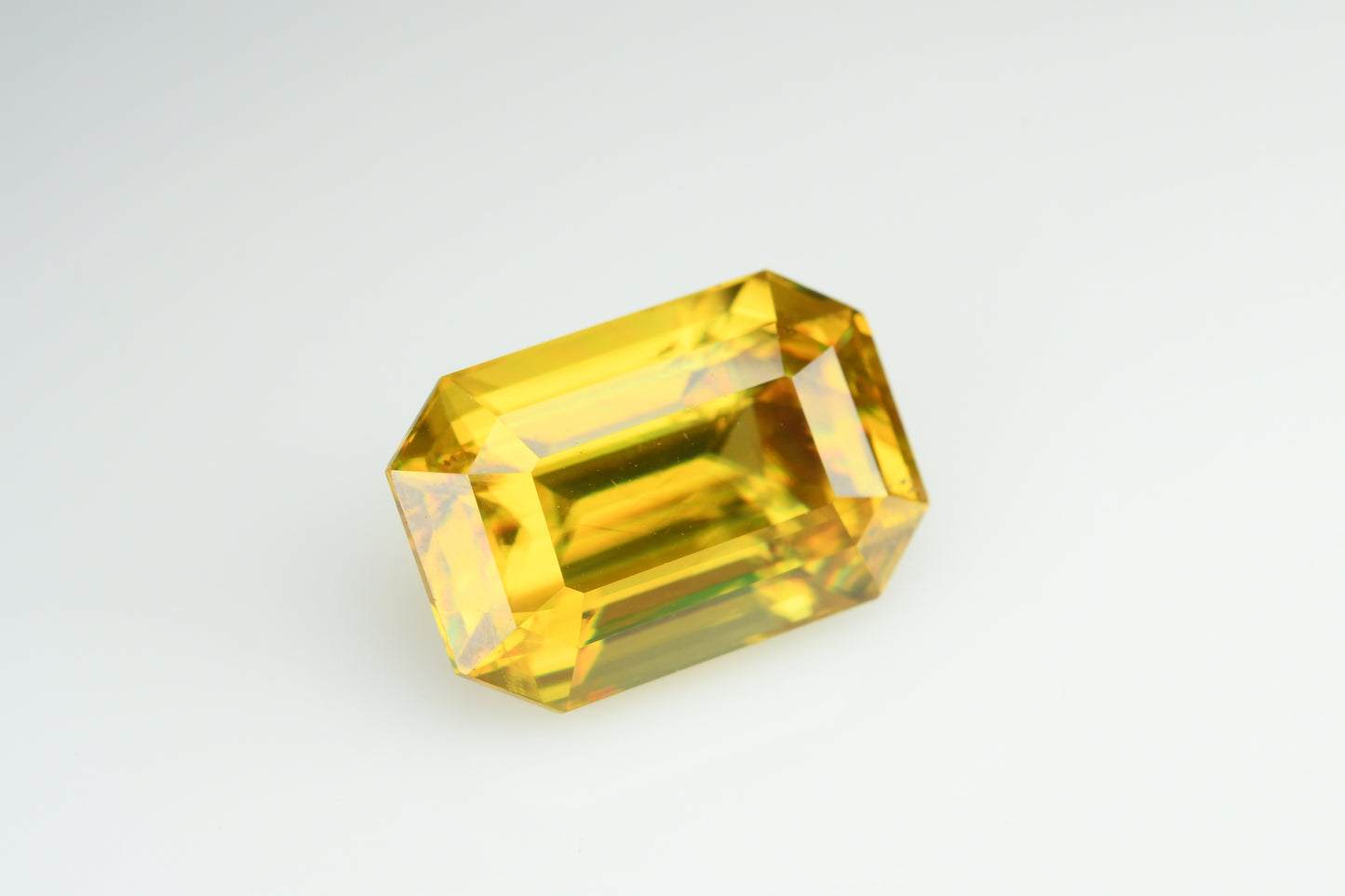 Yellow faceted sphen 5.4 ct