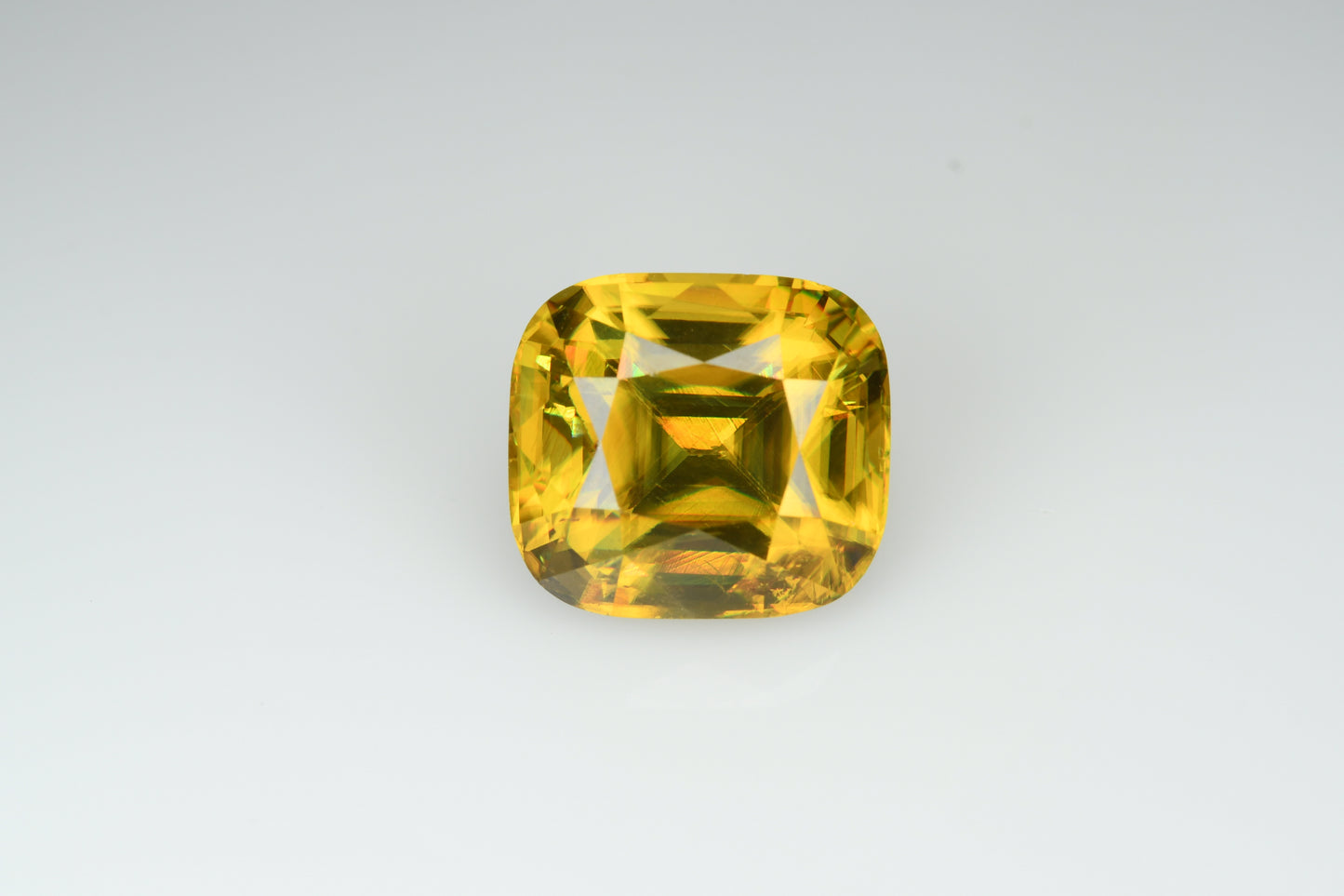 Yellow faceted sphen 5 ct
