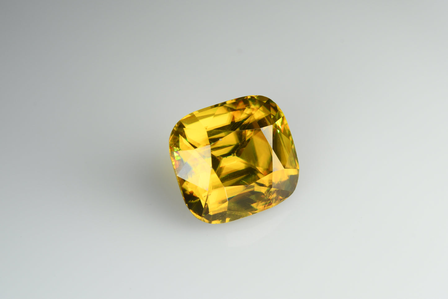 Yellow faceted sphen 5 ct