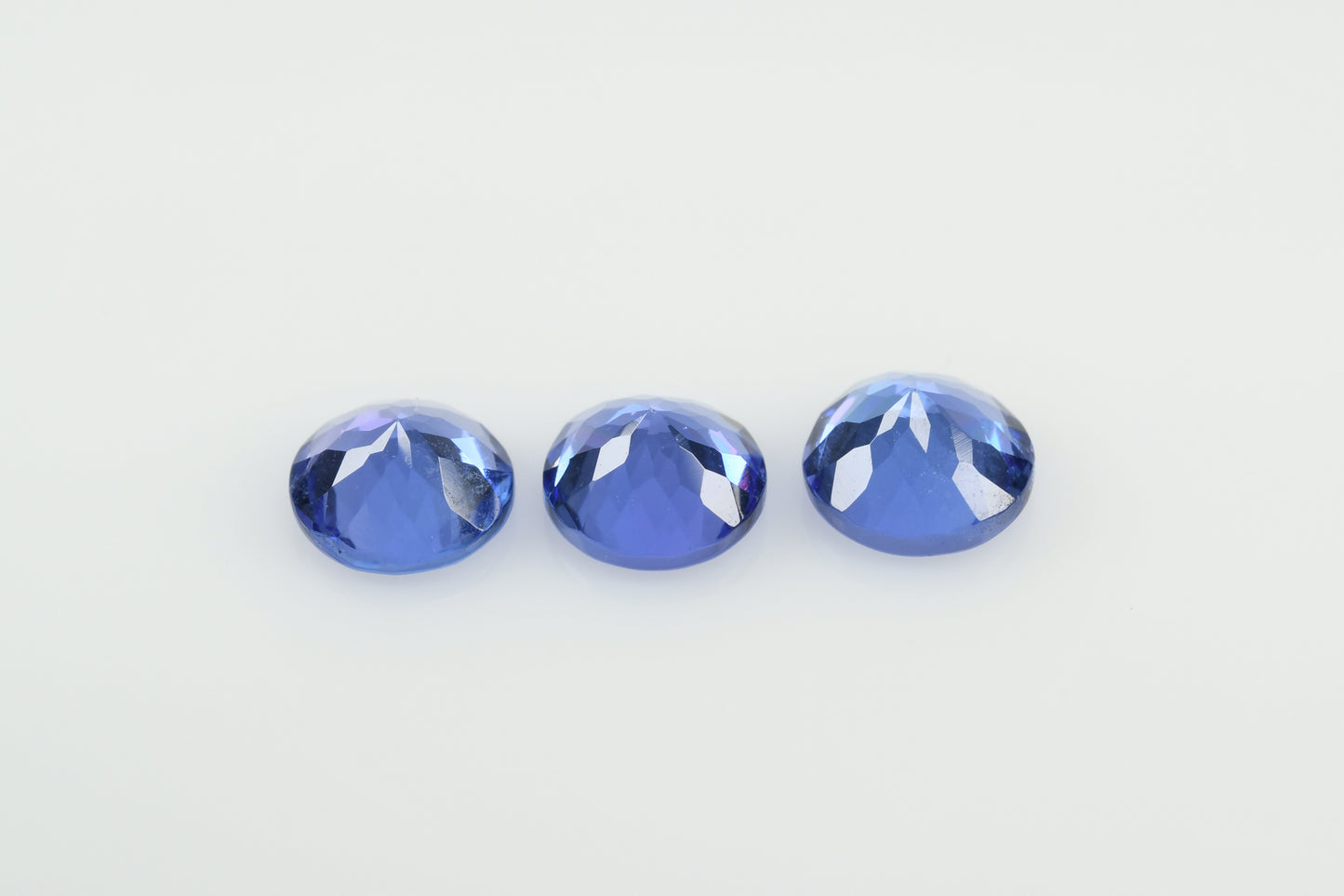 Faceted round tanzanite set 2.83 cts