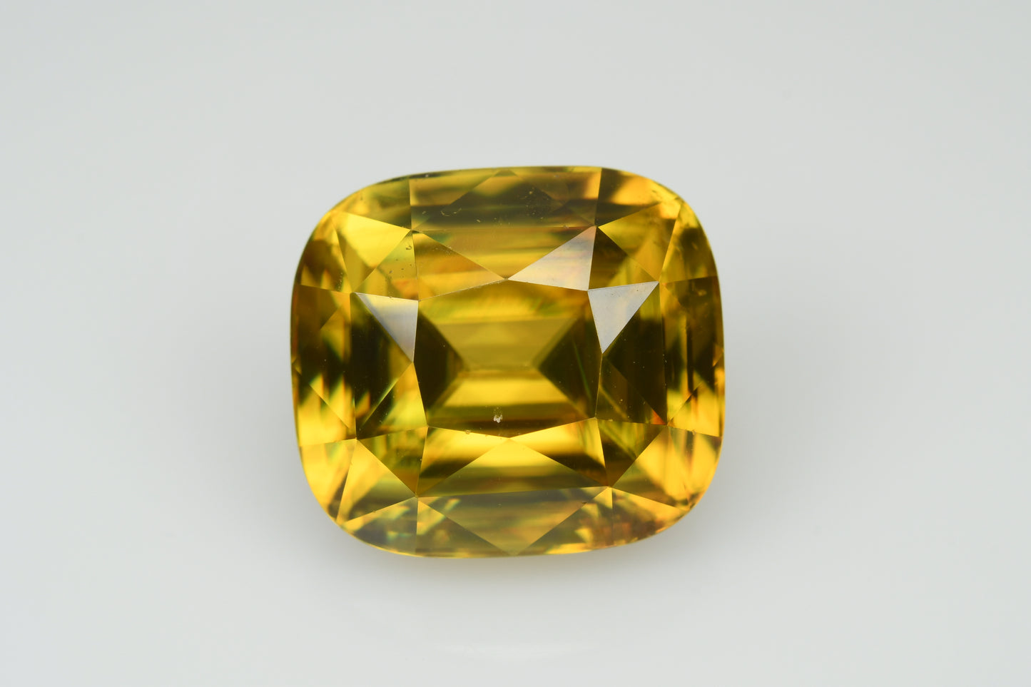 Faceted yellow sphene 5.55 cts