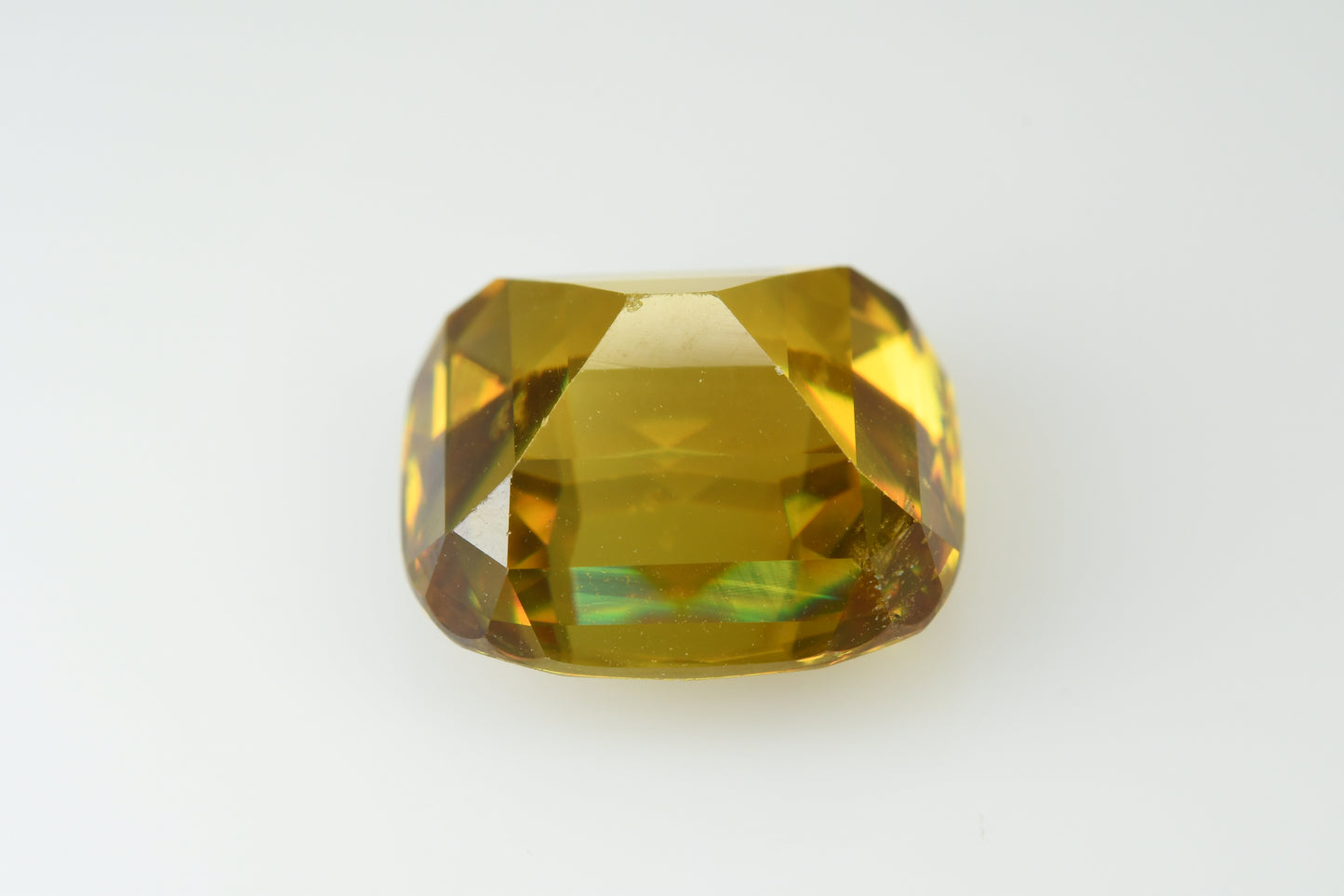 Faceted yellow sphene 5.55 cts
