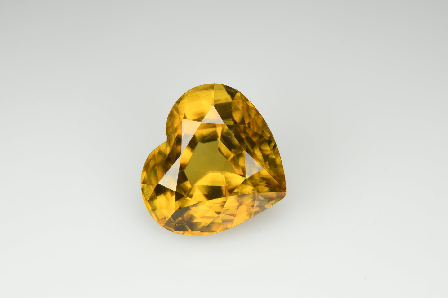 Heart shape faceted sphene titanite 6.1 ct