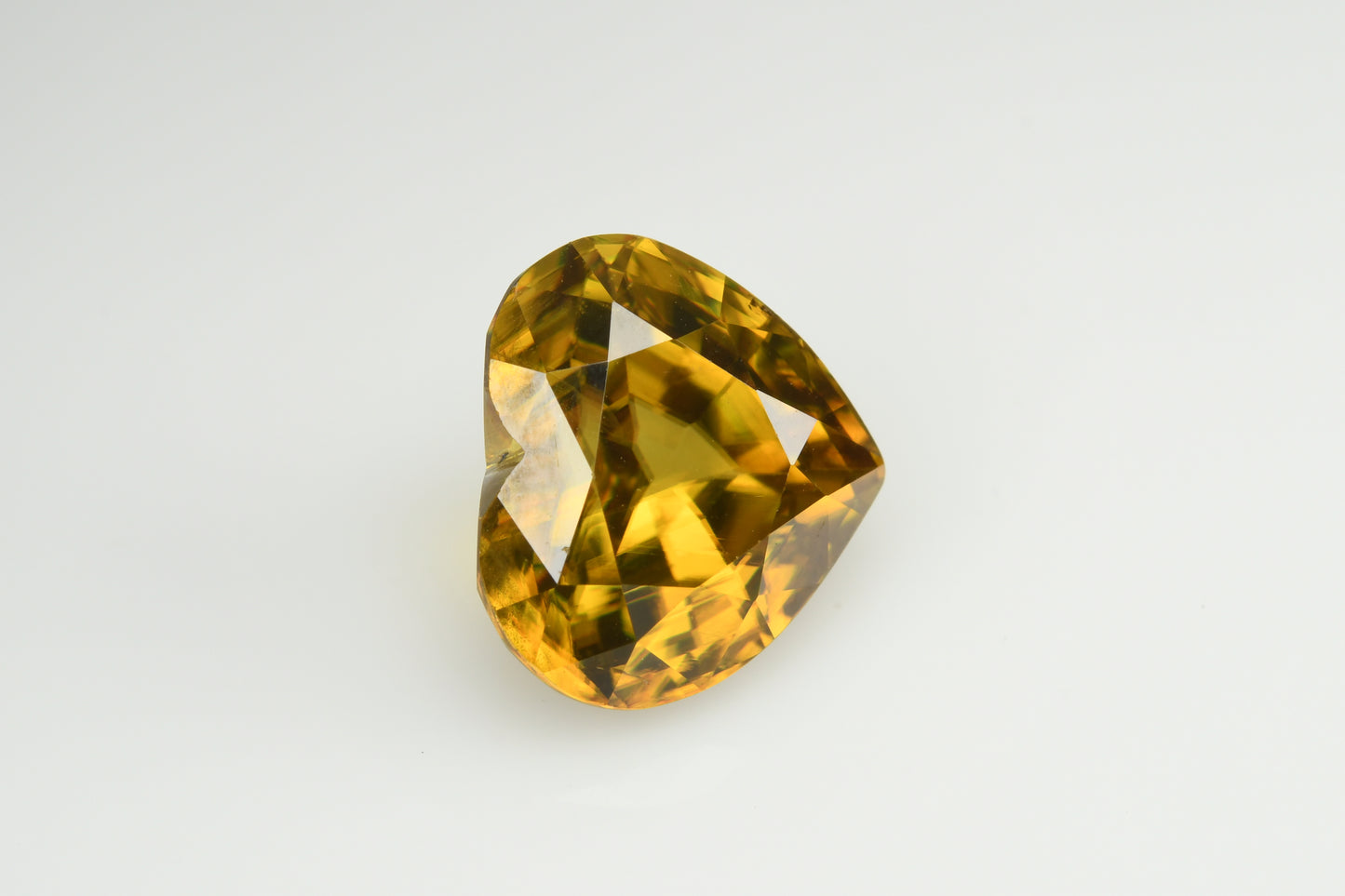 Heart shape faceted sphene titanite 6.1 ct