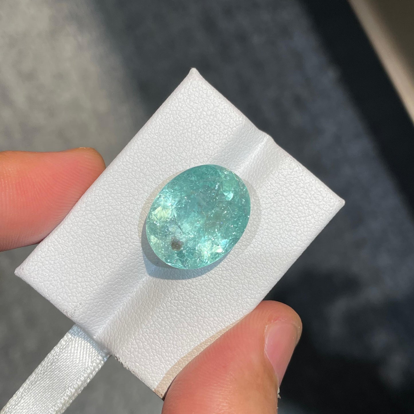 Faceted oval Paraiba tourmaline, 15.6 ct