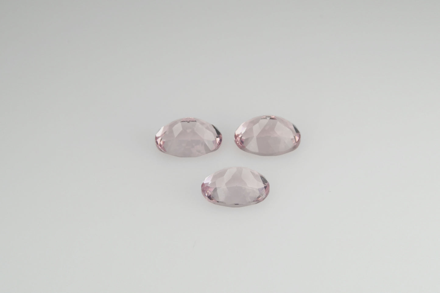 Set of oval pink morganists, 4 carats