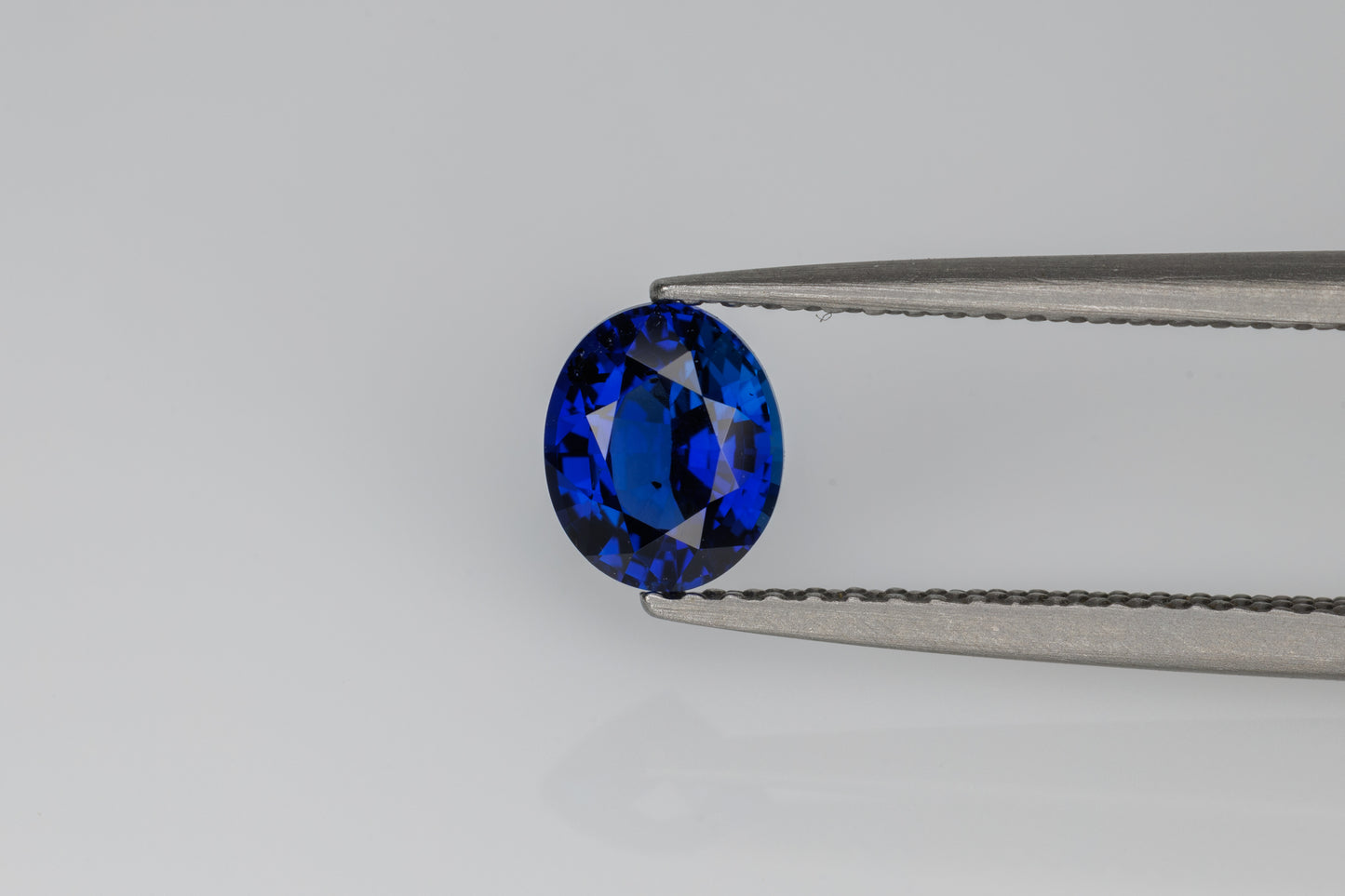 Natural no treatment faceted sapphire 0.85 ct