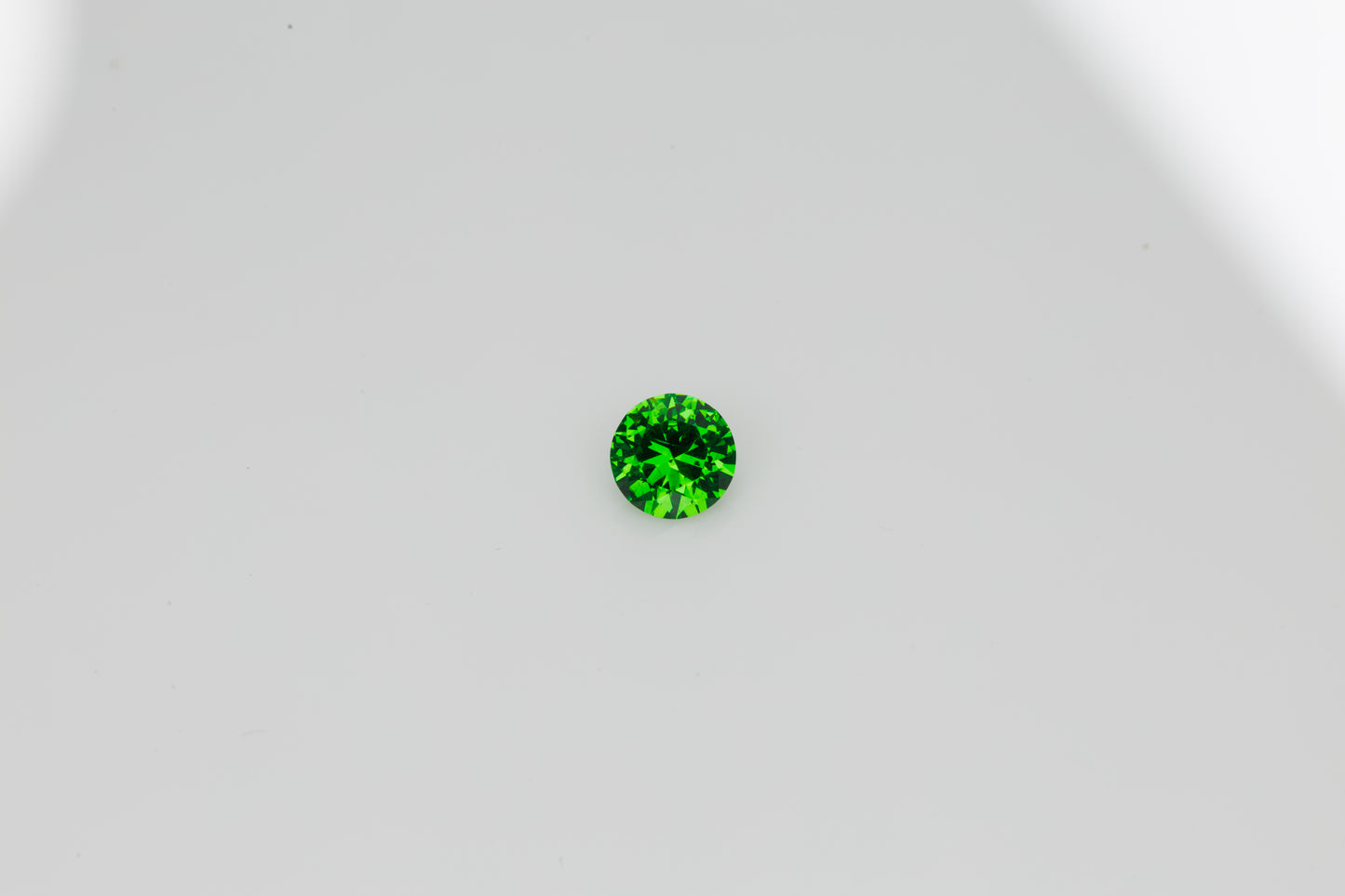 Certified vivid green faceted demantoid garnet, 0.62 ct