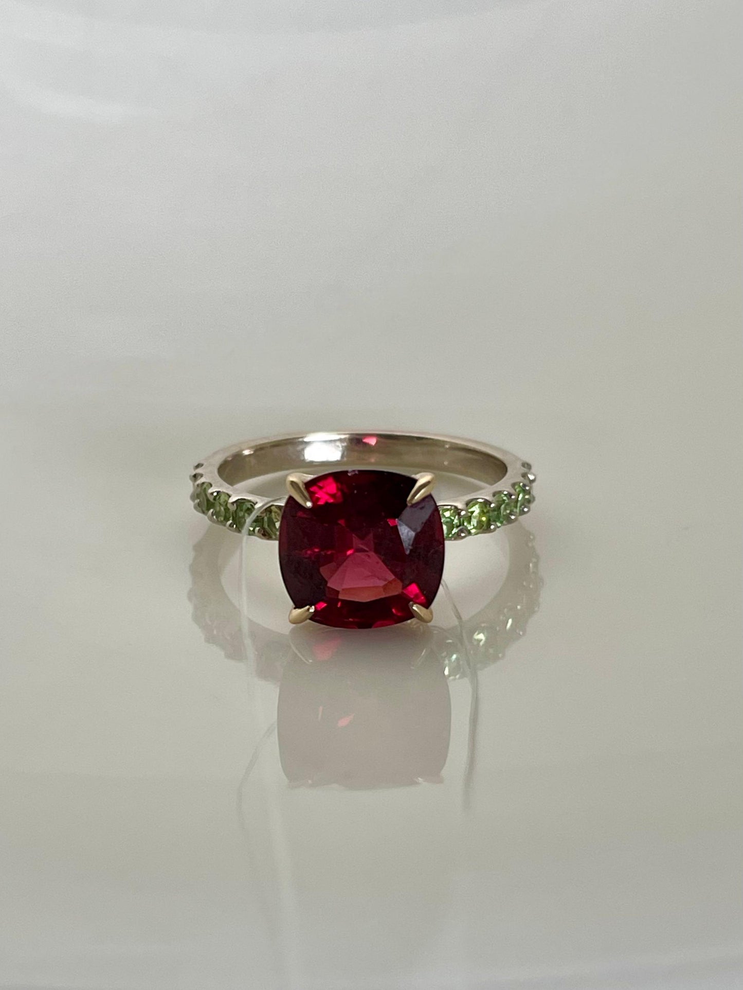 Faceted red garnet demantoid band golden ring