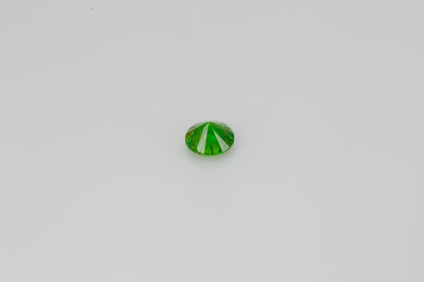 Certified vivd green faceted demantoid garnet, 0.62 ct