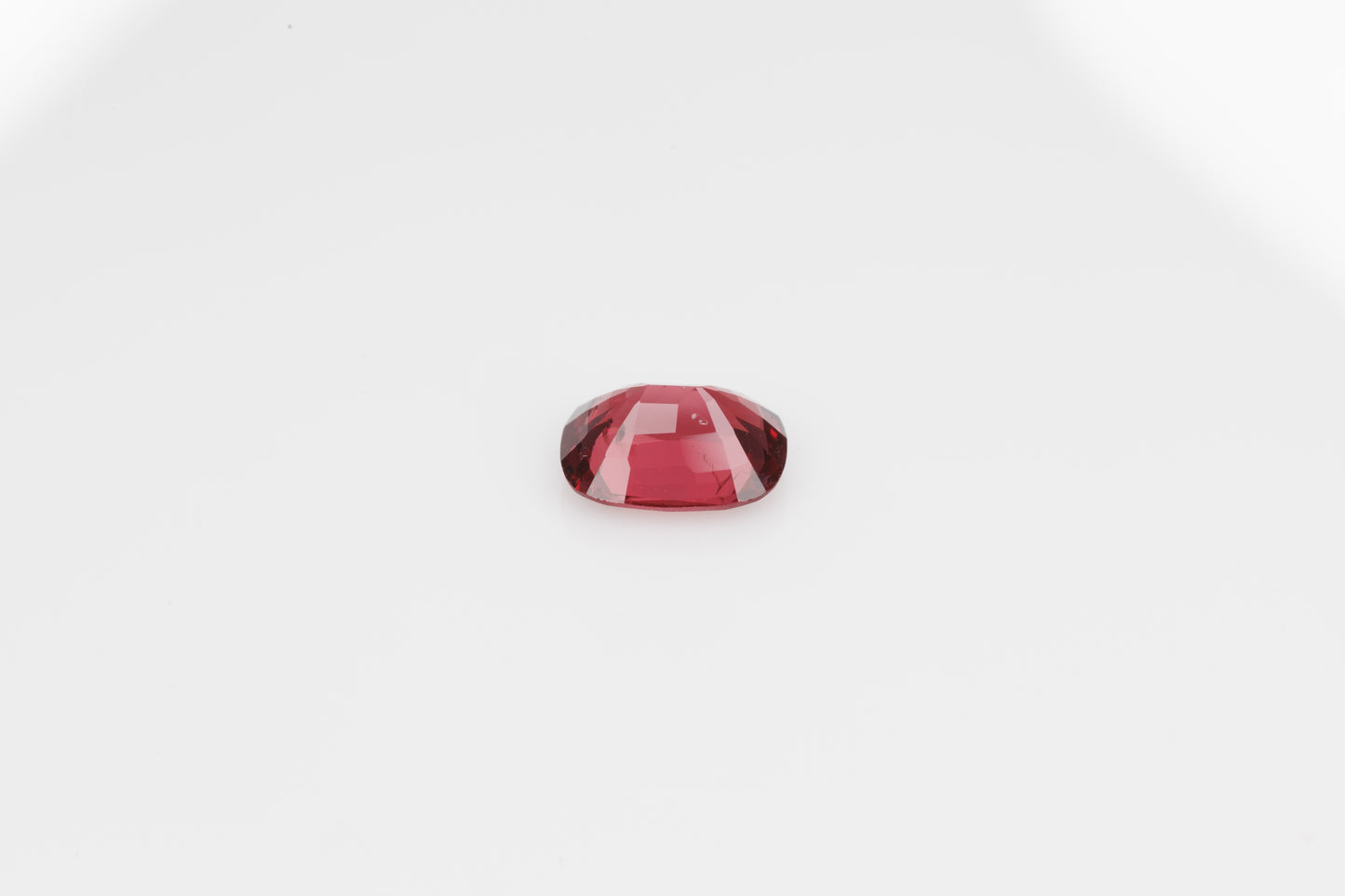 Faceted red spinel, 1.38 ct