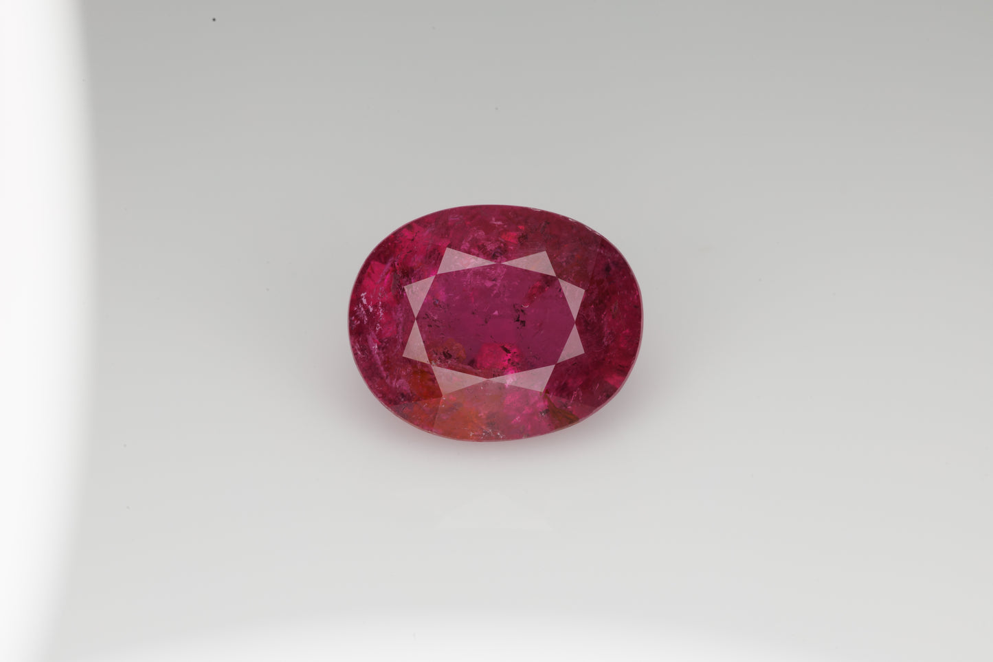 Faceted oval rubelllite tourmaline, 14.45 cts