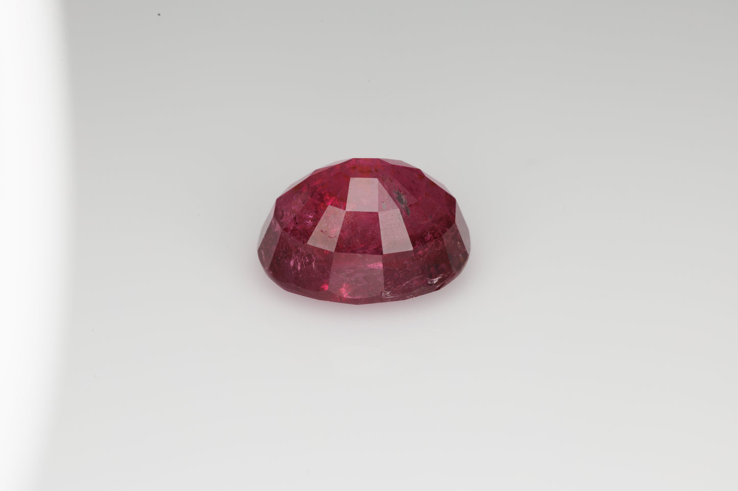 Faceted oval rubelllite tourmaline, 14.45 cts