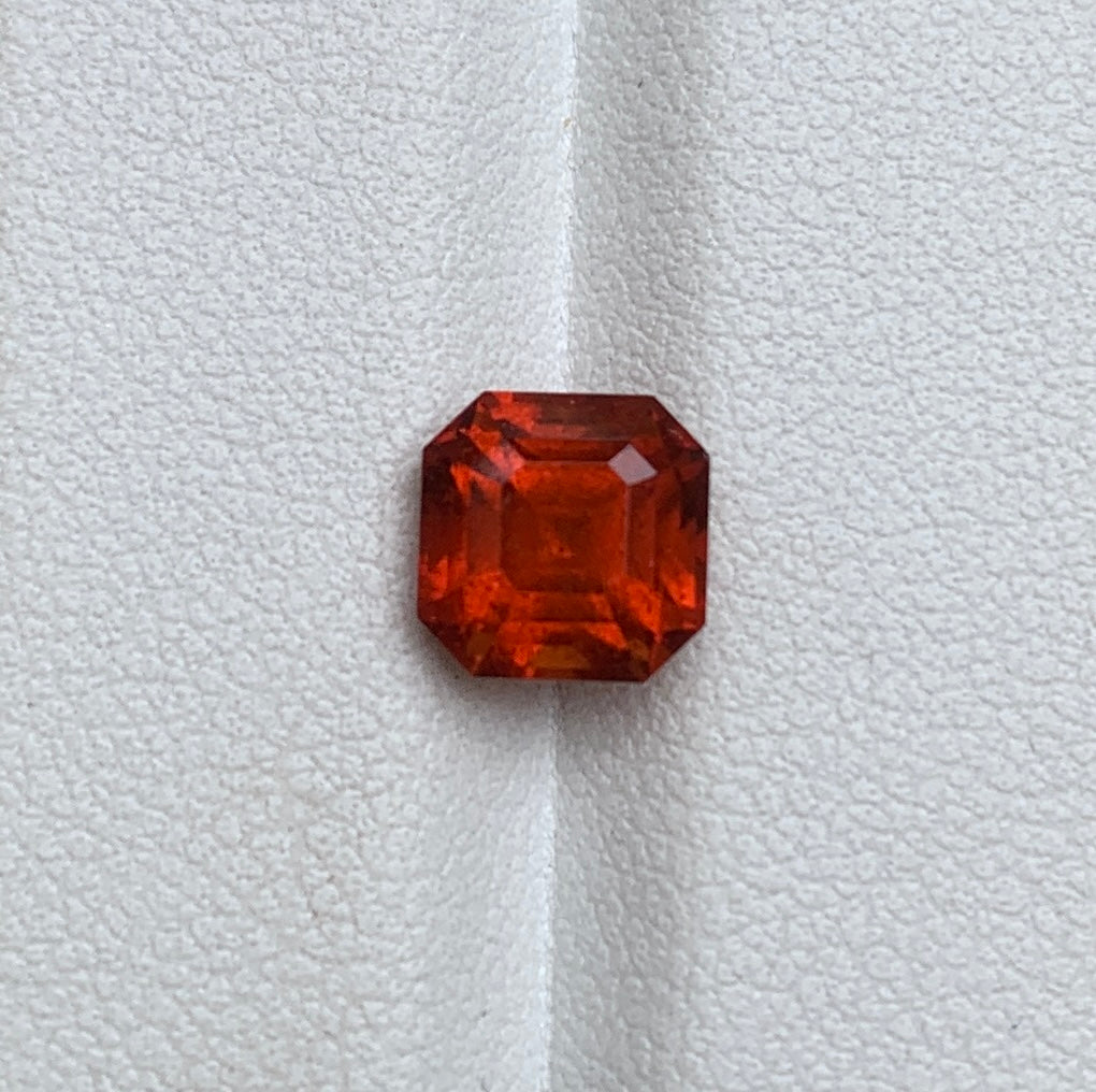 Faceted spessartite garnet 1.8 ct