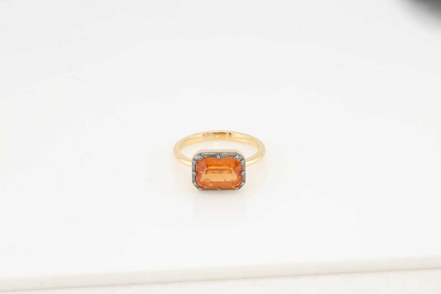 Faceted spessartite golden ring