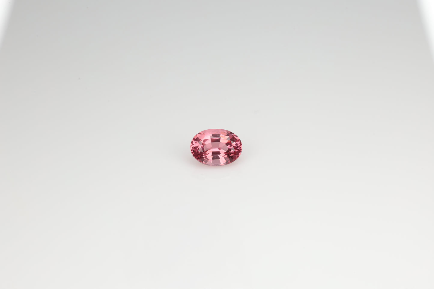 Rare sunset color faceted oval spinel, 1.25 cts