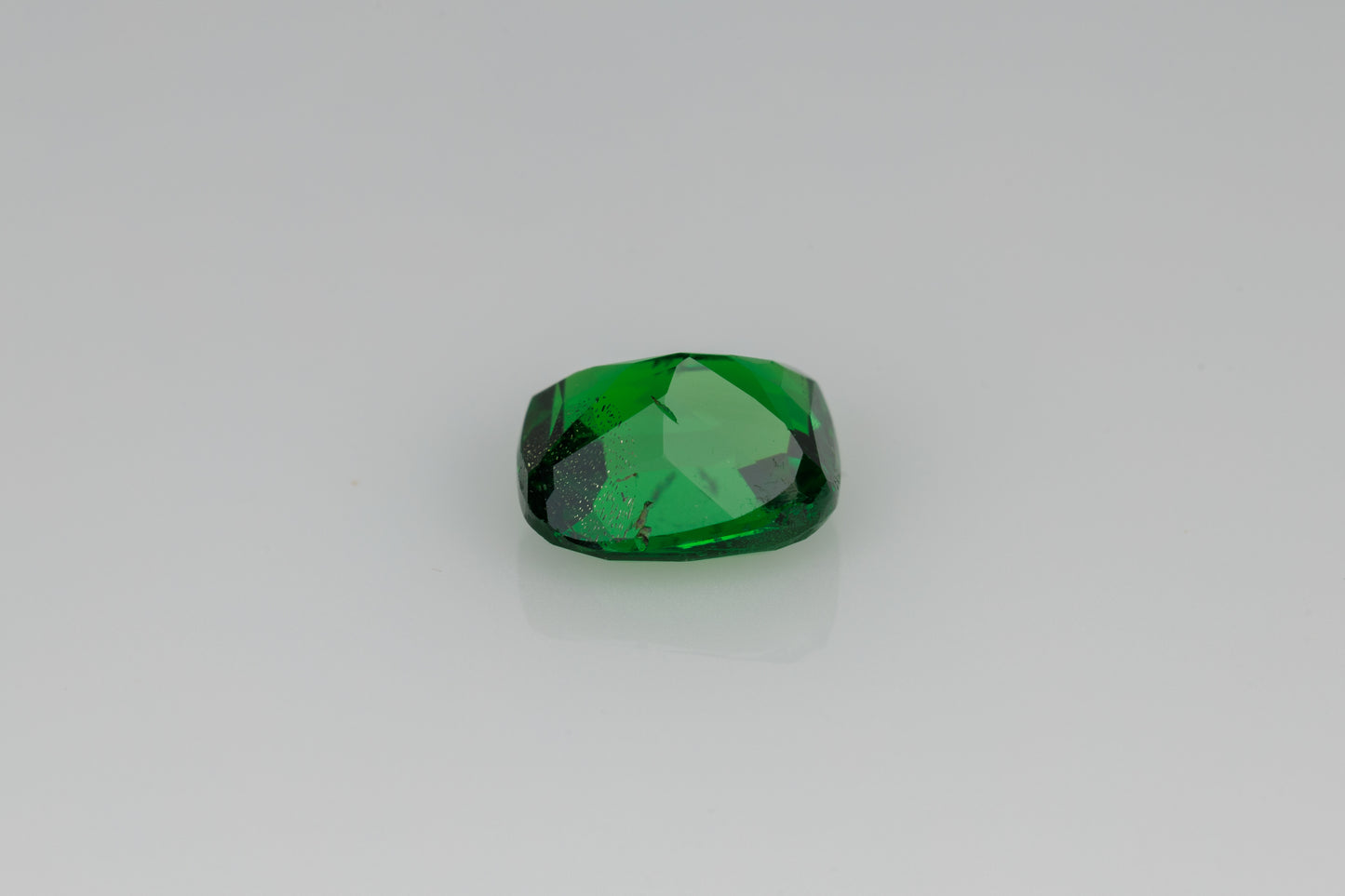 Vivid green faceted tsavorite garnet golden ring, 1 ct