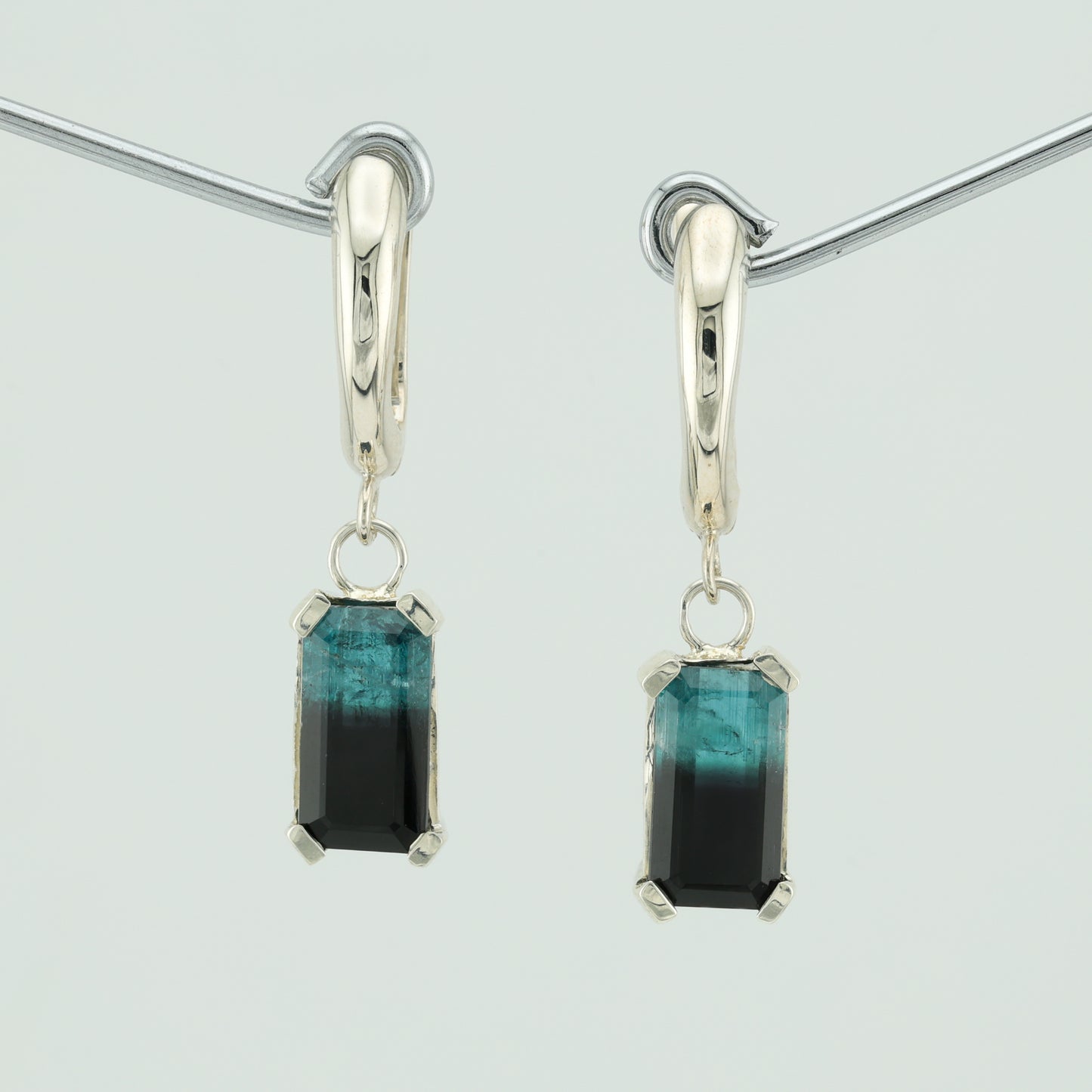 Faceted bi color tourmaline silver earrings, 6 cts