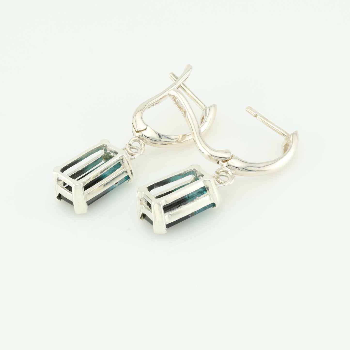 Faceted bi color tourmaline silver earrings, 6 cts