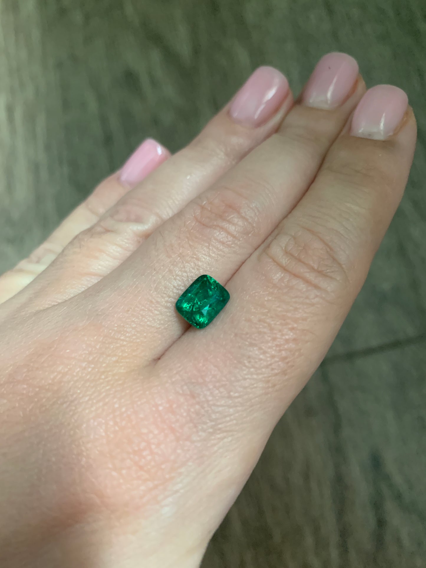 2.55 cts Icredible faceted tsavorite