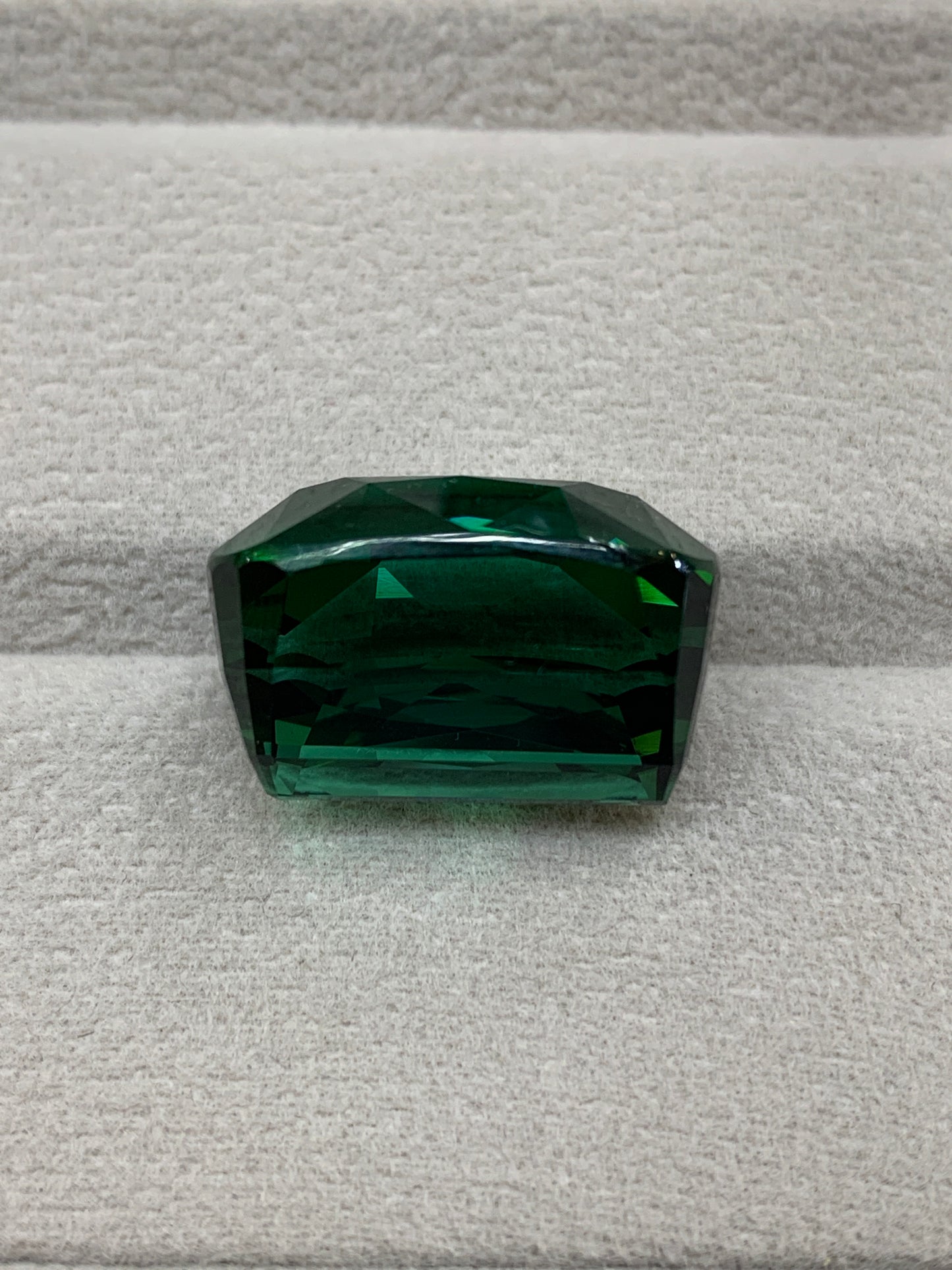 Faceted green tourmaline 39 ct