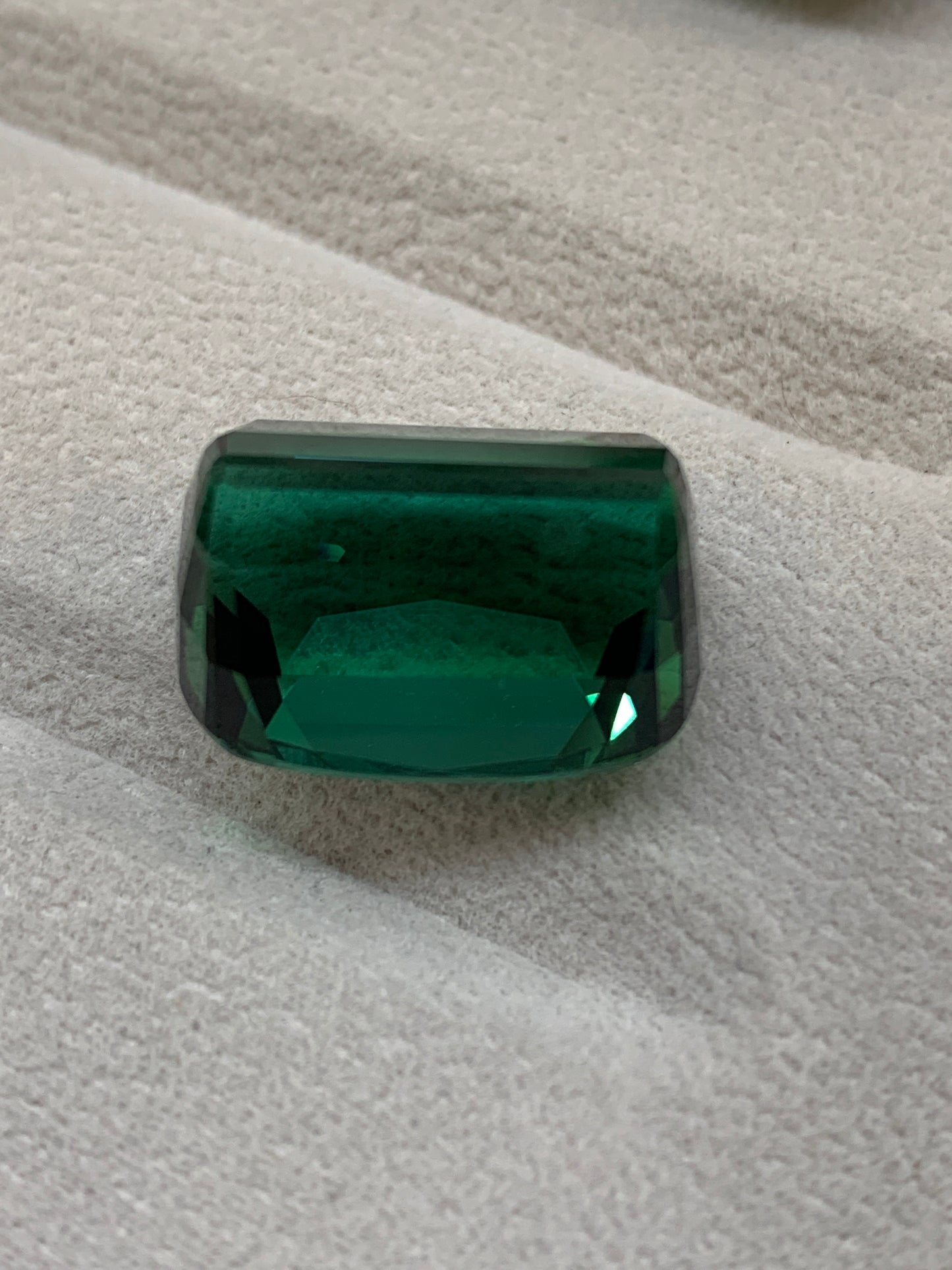 Faceted green tourmaline 39 ct