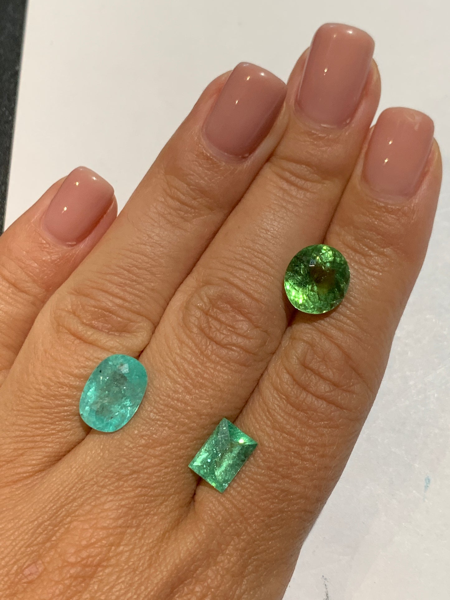 Certified faceted oval Paraiba tourmaline, 4.49 ct