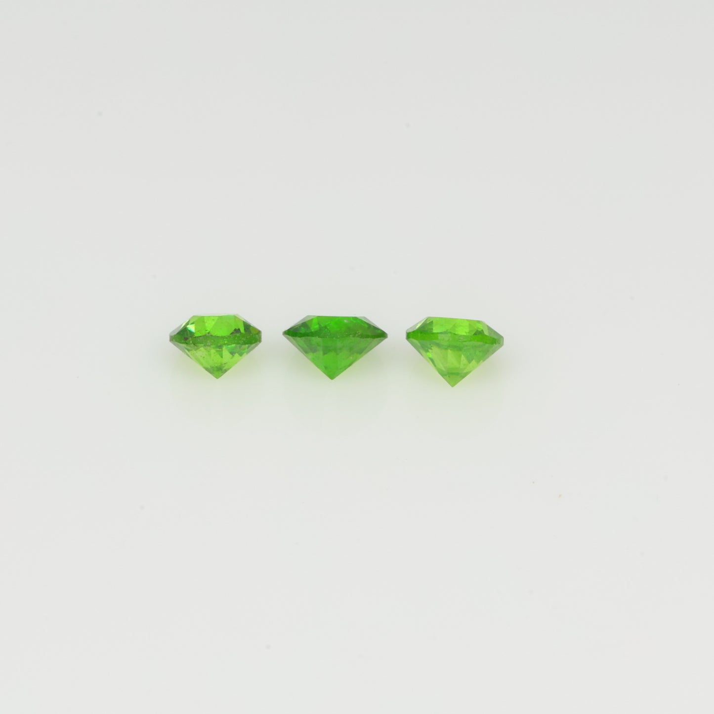 0.28 ct, demantoid garnet set