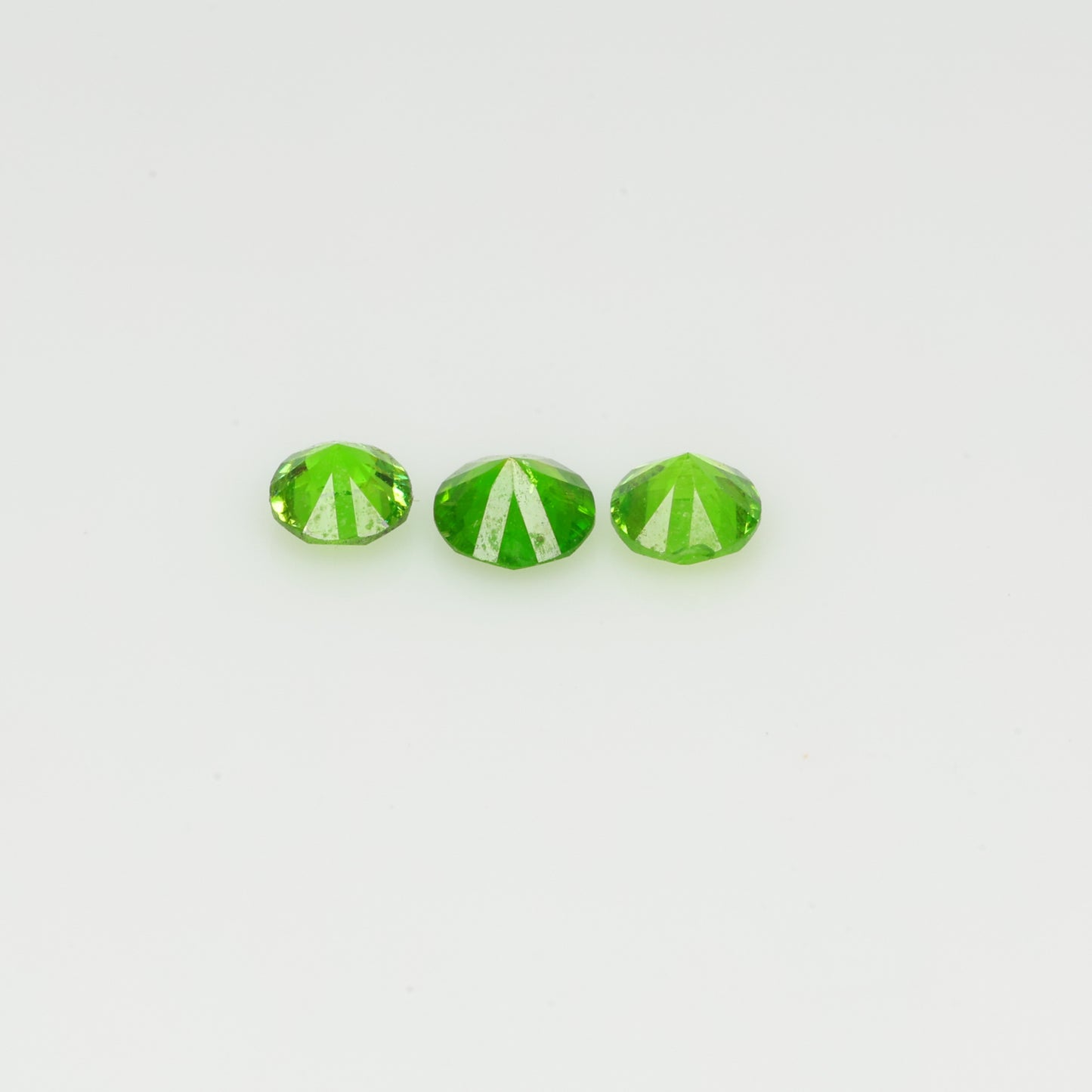 0.28 ct, demantoid garnet set