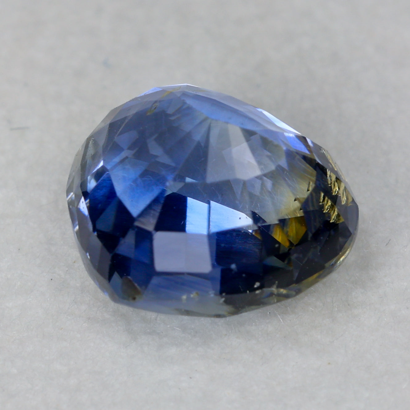 Faceted parti sapphire, 2 ct
