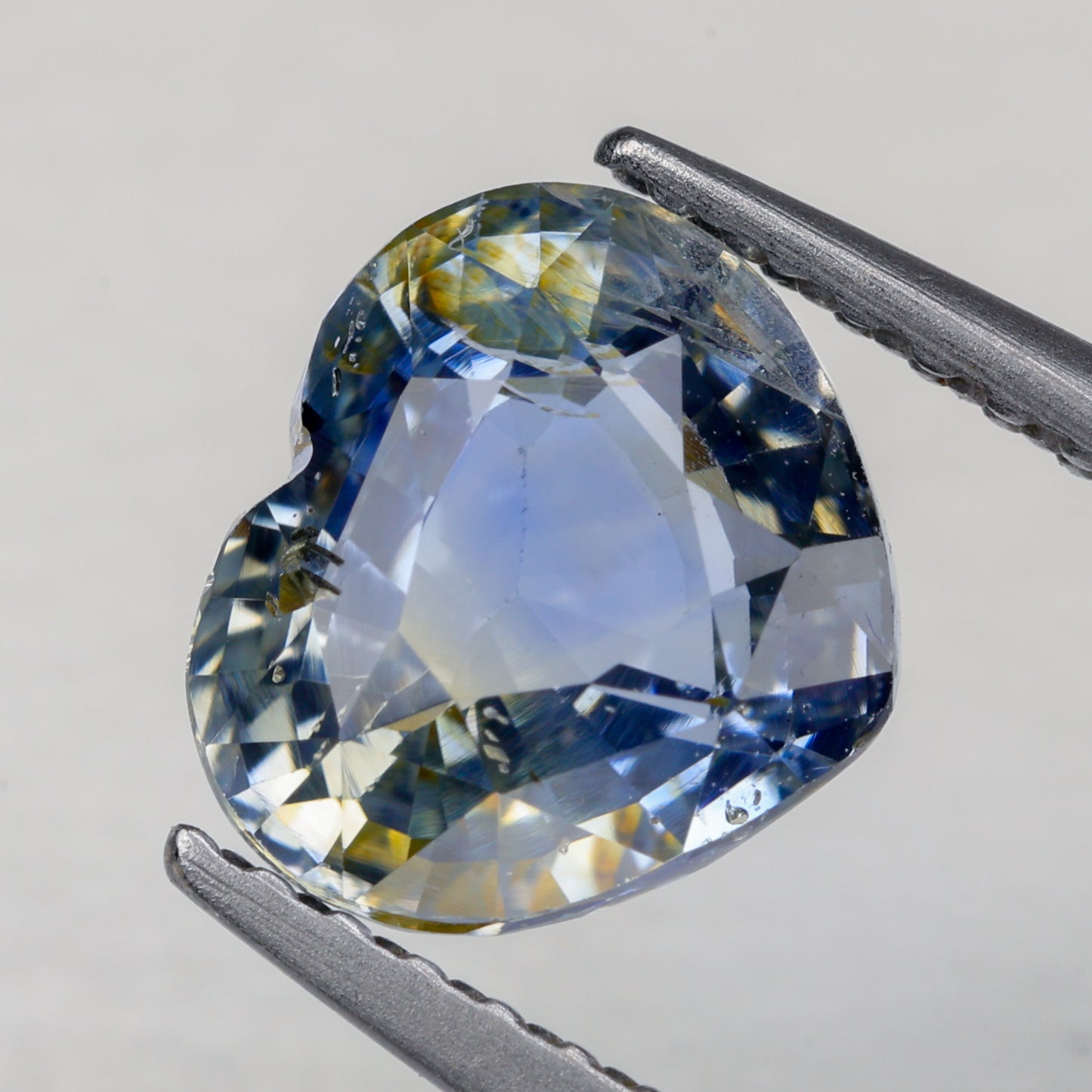 Faceted parti sapphire, 2 ct