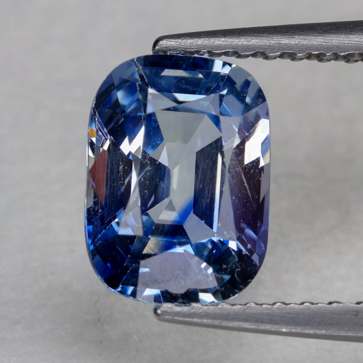 Faceted blue sapphire, 1.62cts