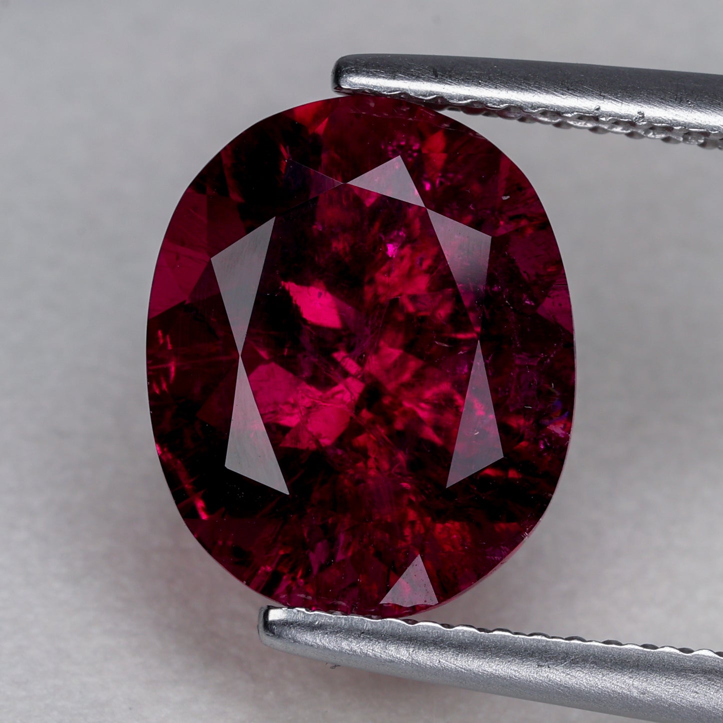 Faceted oval rubellite tourmaline, 4.75 cts