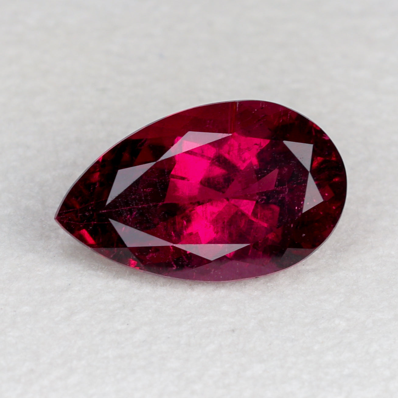 Faceted teardrop rubellite tourmaline, 2 cts