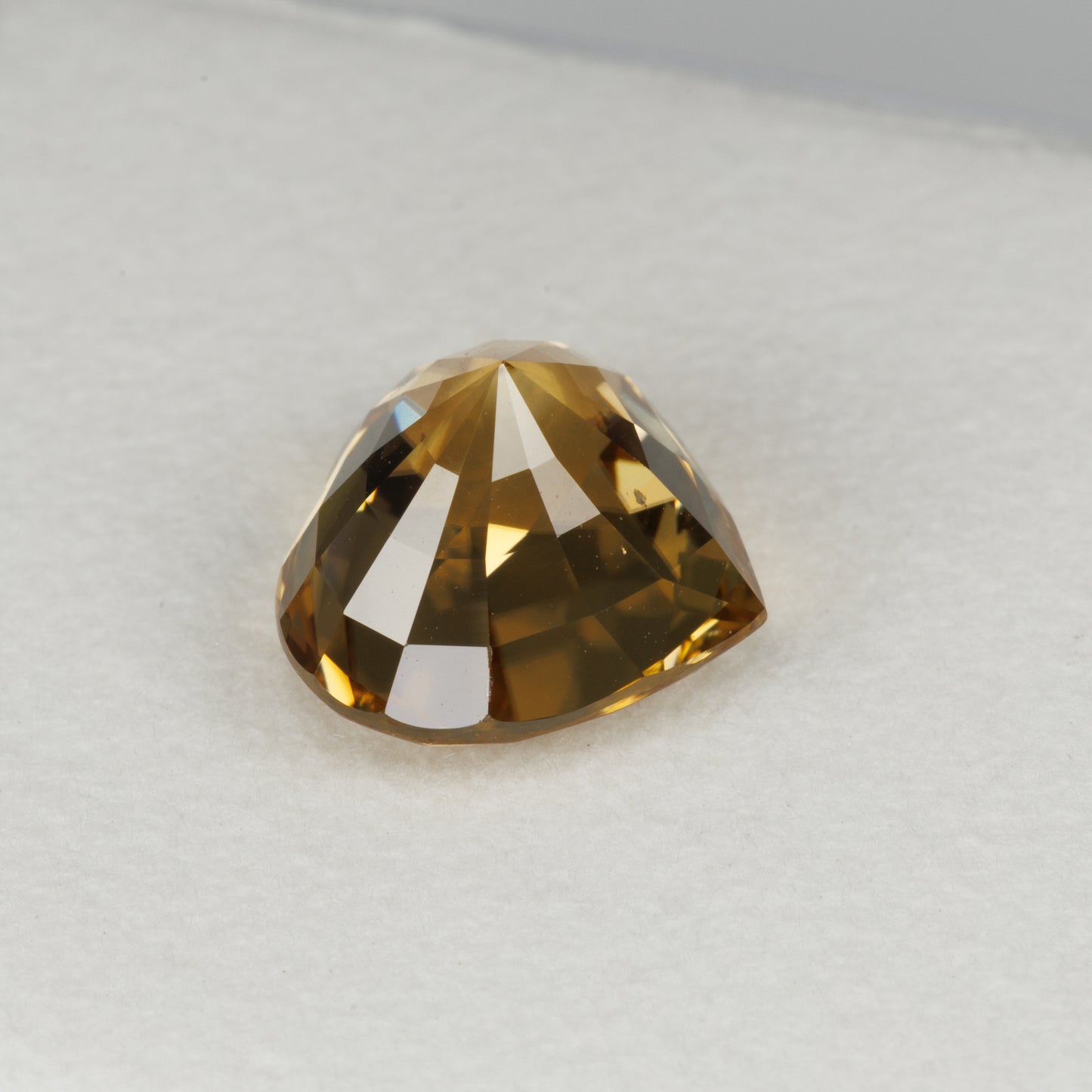 6.05 cts, Facted yellow zircon heart shape, perfect cut