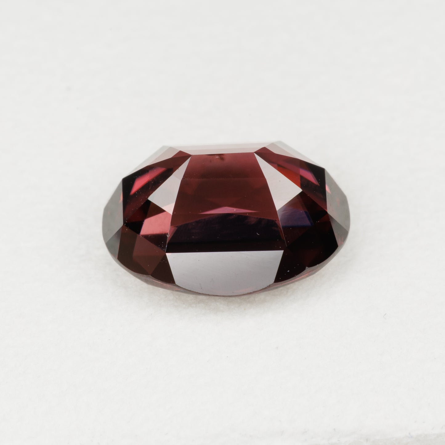 7.08 cts, Faceted oval red zircon