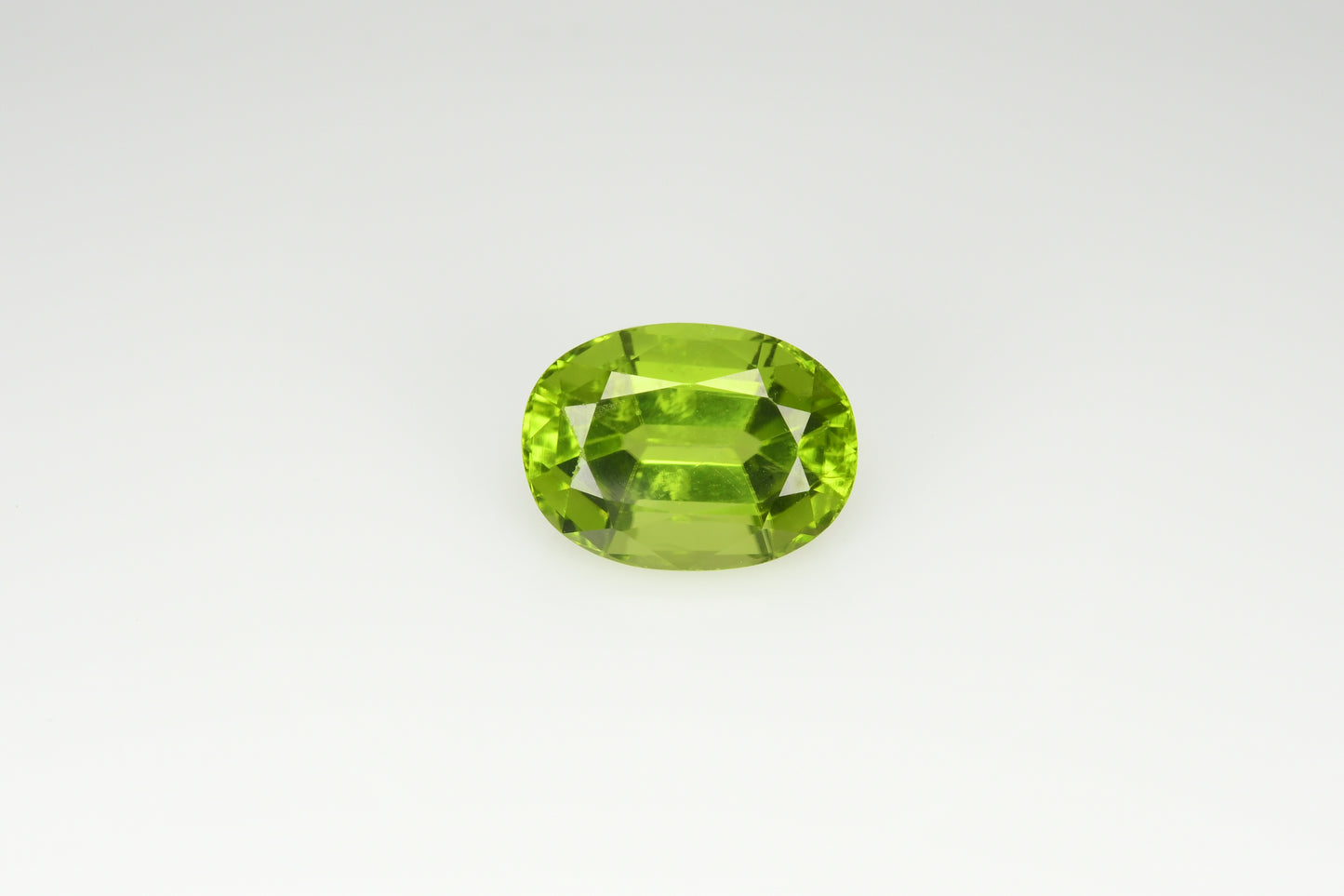 Facet oval green peridot 5.6 ct