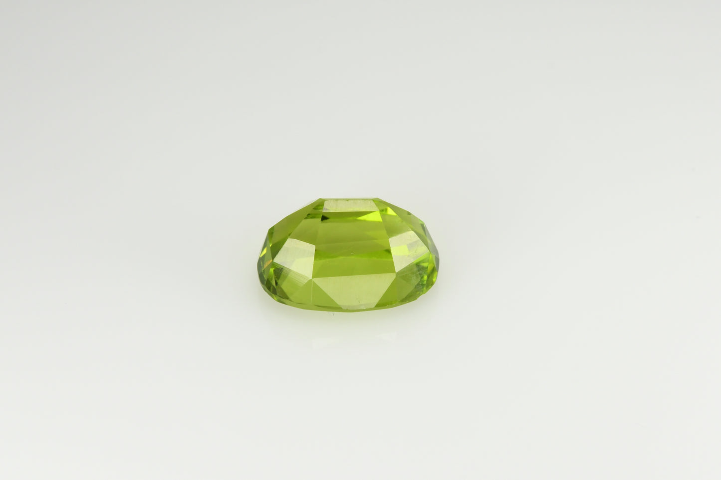 Facet oval green peridot 5.6 ct