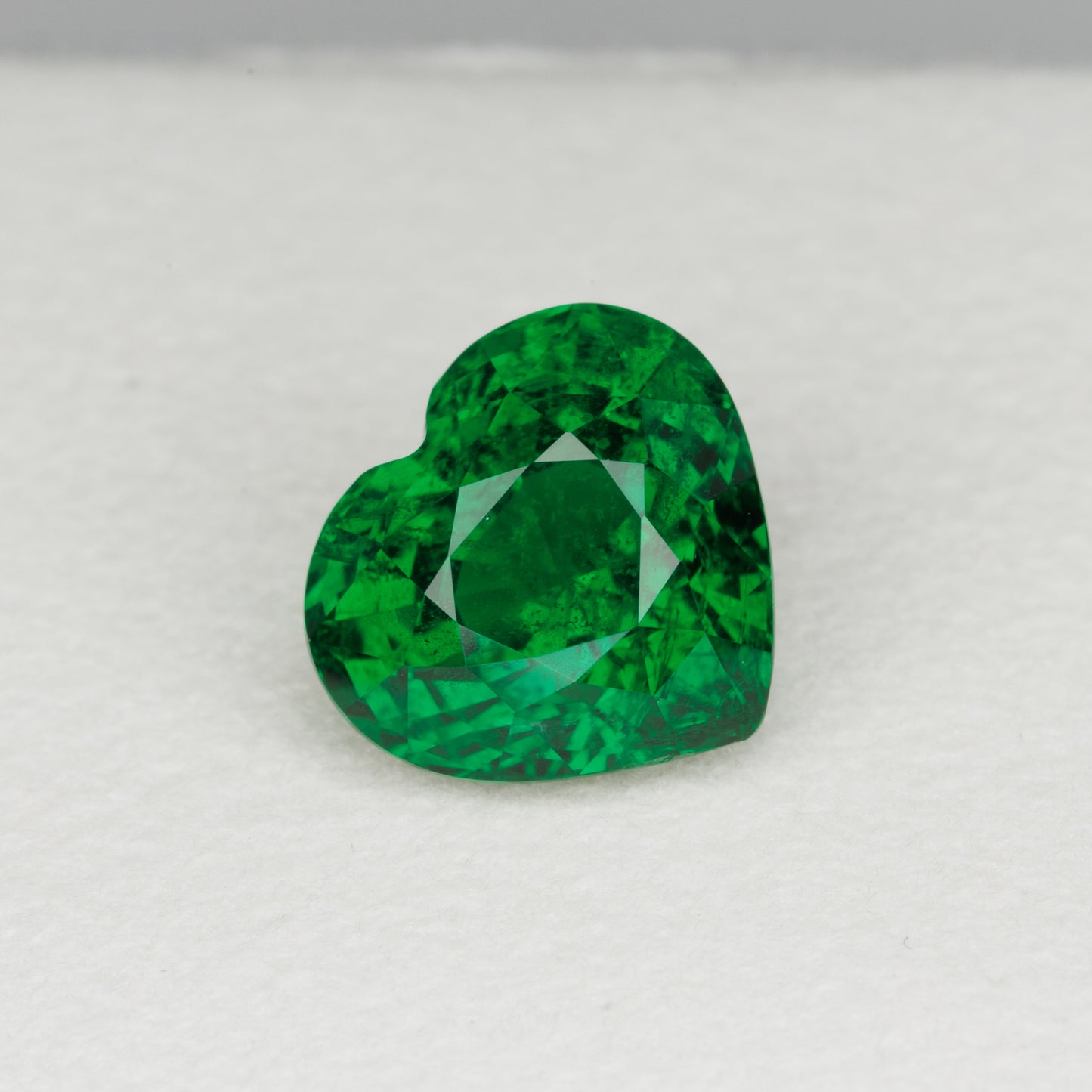 3.33 cts, Faceted tsavorite heart shape