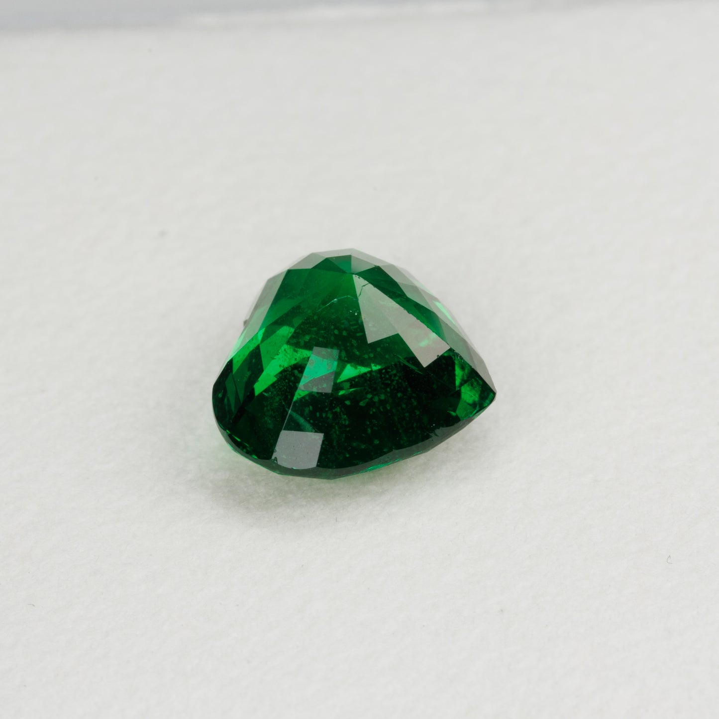 3.33 cts, Faceted tsavorite heart shape