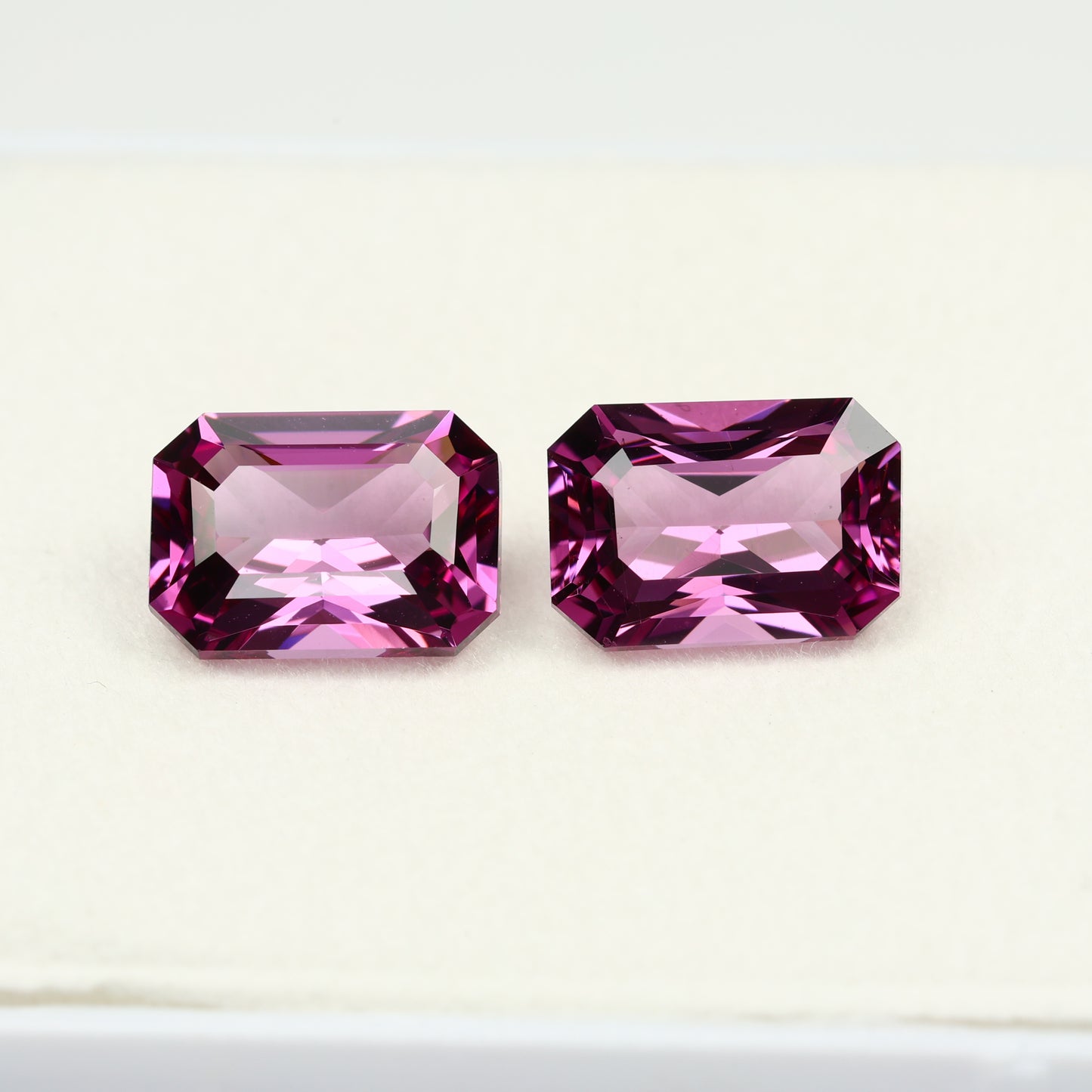 Faceted purple garnet pair, 3.67 cts