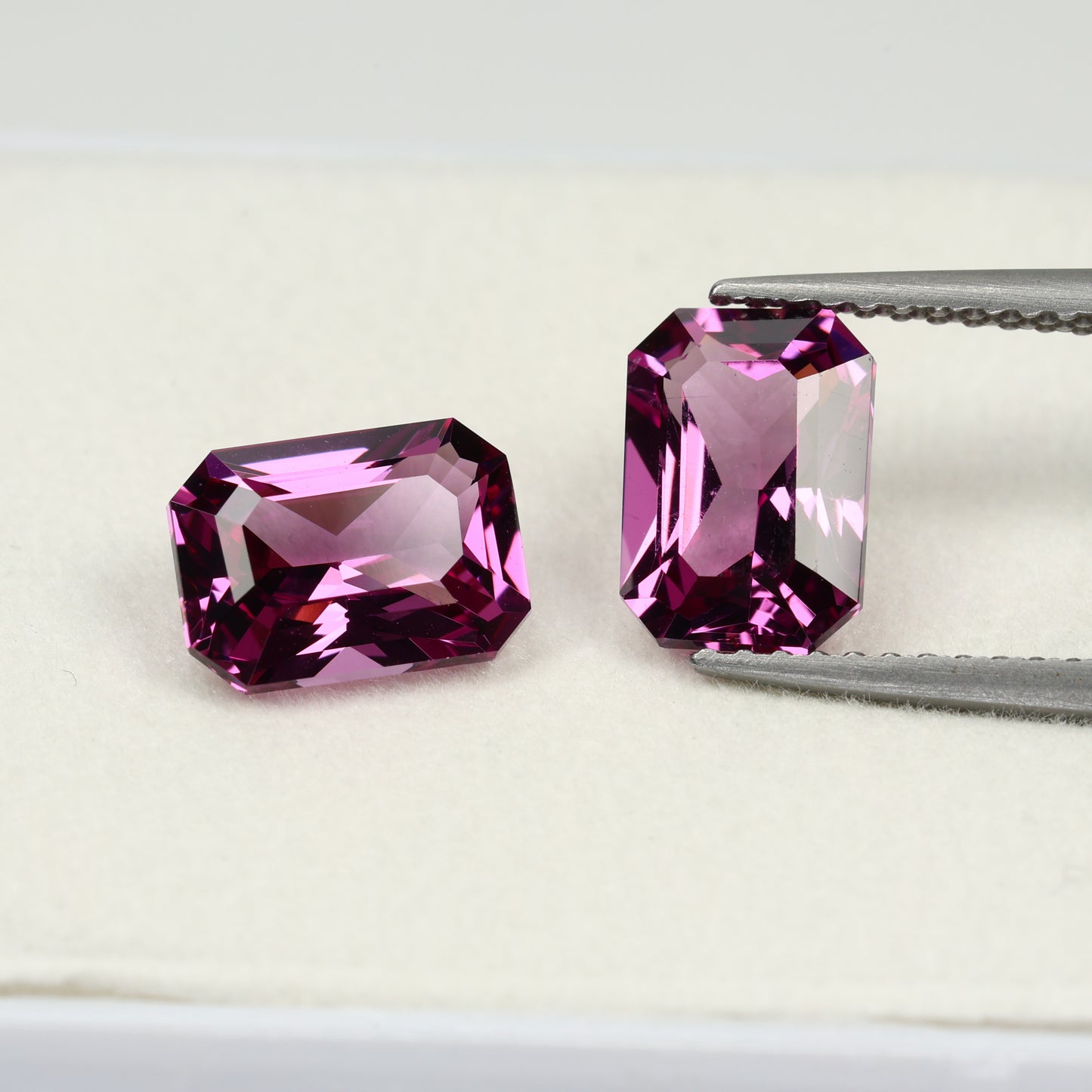 Faceted purple garnet pair, 3.67 cts